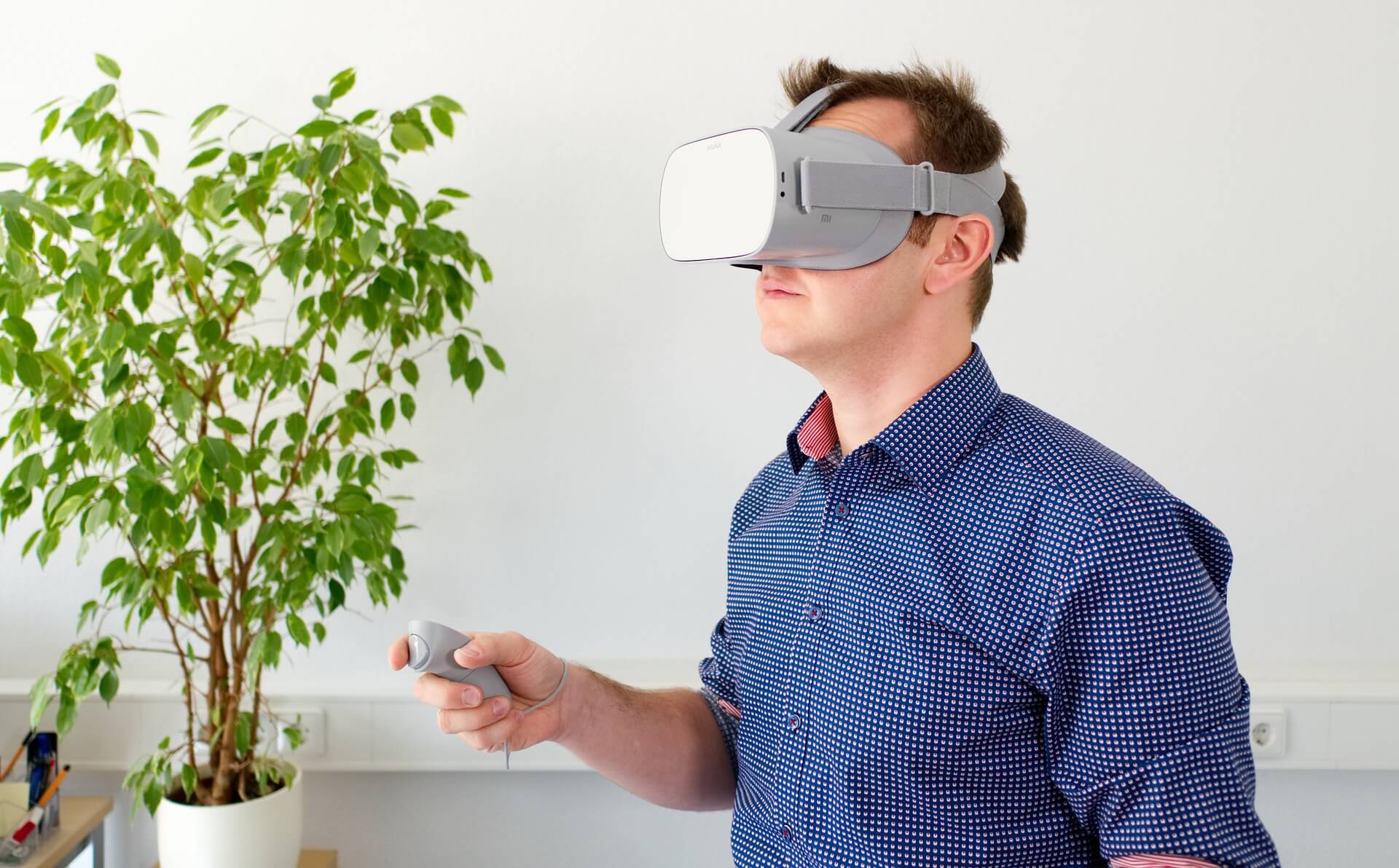 Blockchain and virtual reality in HR