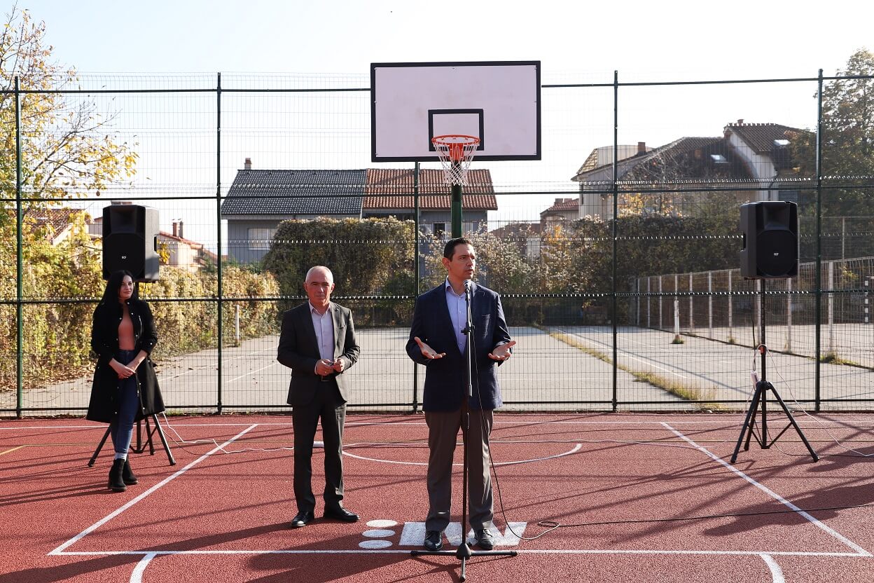 renovation of a basketball playground