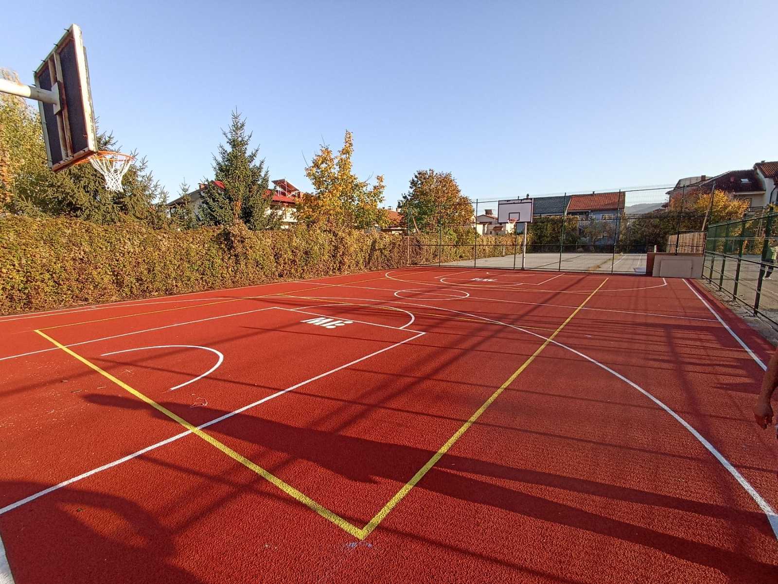 renovation of a basketball playground